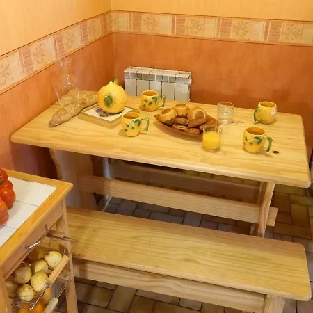 Confortable Pour 2 Personnes Avec Balcon, Au Centre De Luchon, Proche Telecabine Et Thermes - Fr-1-313-120